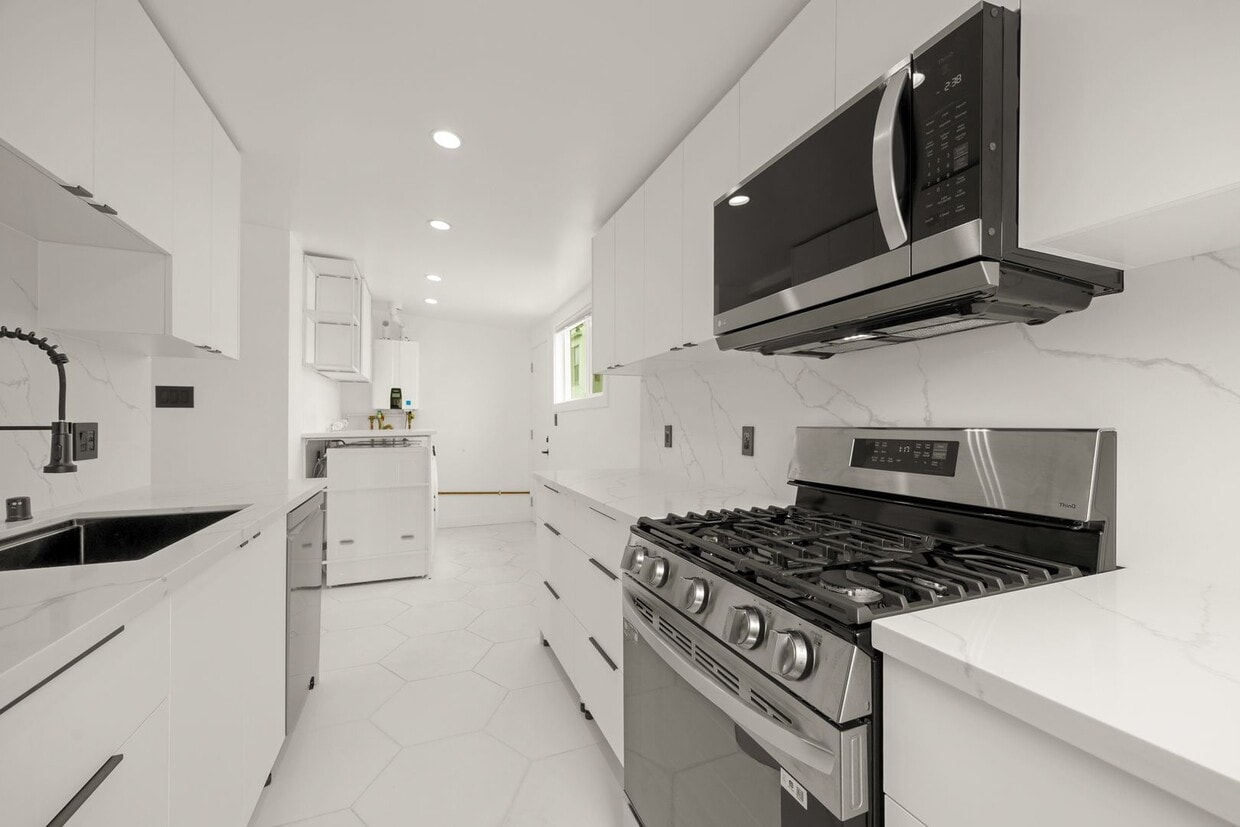 1386-1388 47th Avenue (1355r) - 1386-1388 47th Avenue (1355r)