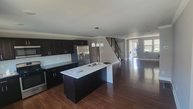 Building Photo - Newly Renovated 3BR 2 1/2 Bathroom House F...