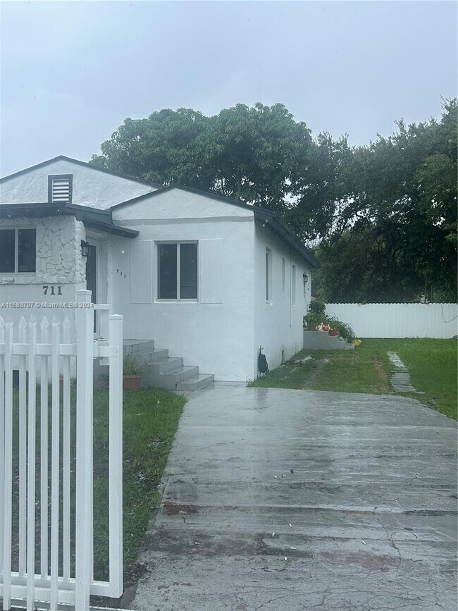 Building Photo - 711 NW 55th St