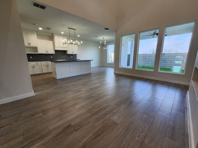 Building Photo - 7506 Cresta Bella St