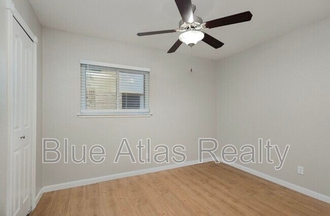 Foto del edificio - 2614 Crestmoor Ct