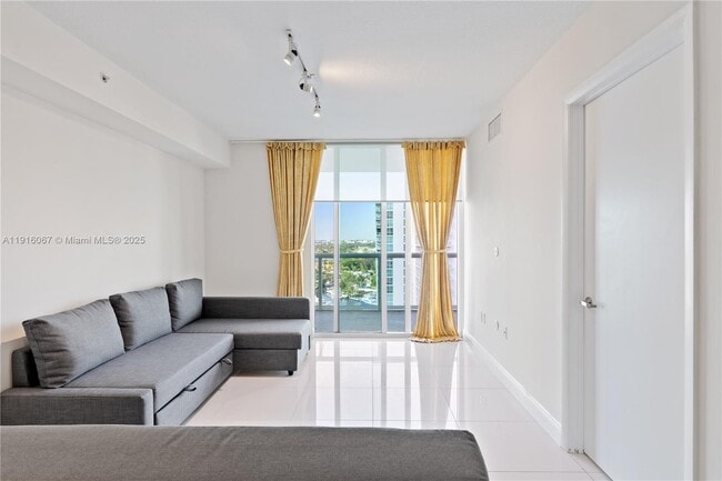 Foto del edificio - 1871 NW S River Dr