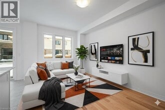 Building Photo - 901 Douro St