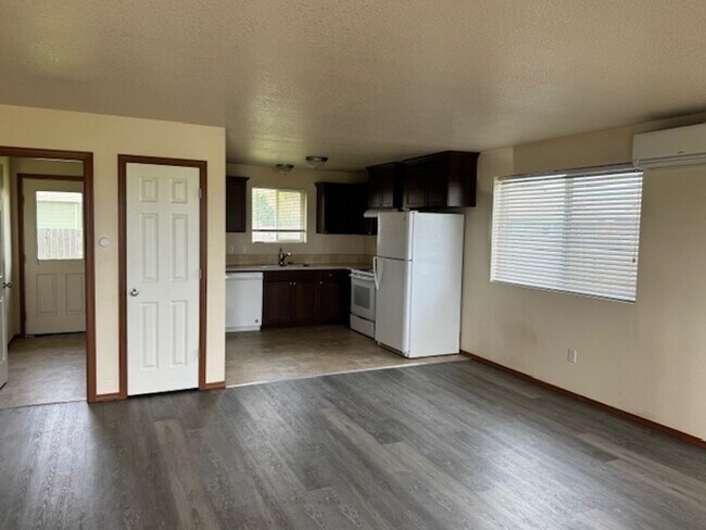 Foto del edificio - 3530 Britt Ave