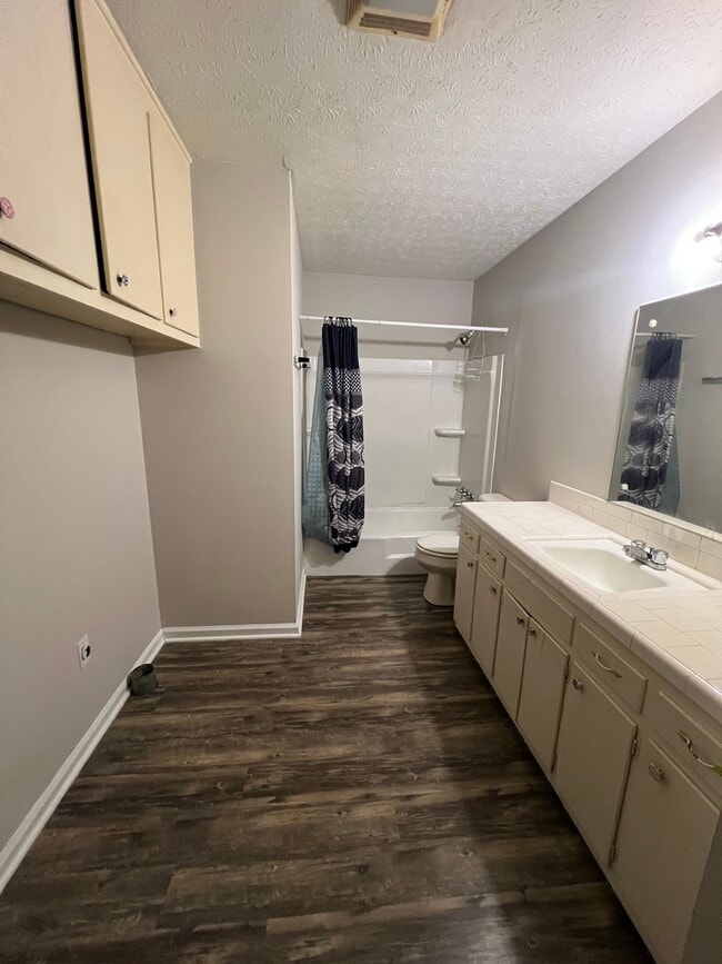 Foto del edificio - 1244 Crewdson Dr