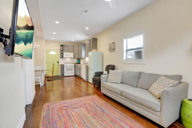Building Photo - 42 Hawkes Ave