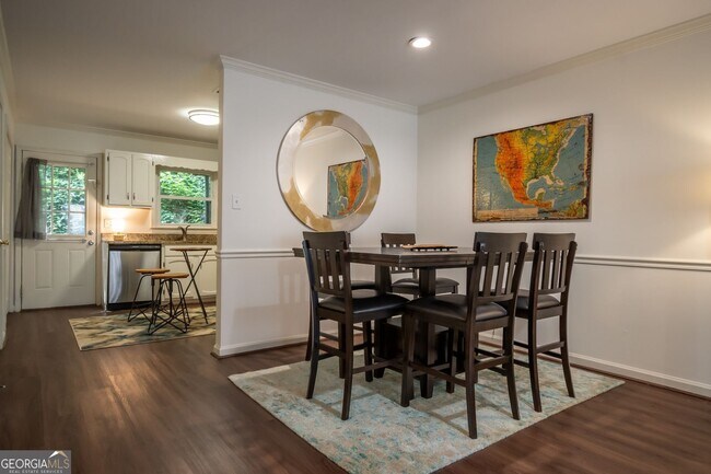 Foto del edificio - 210 E Cloverhurst Ave