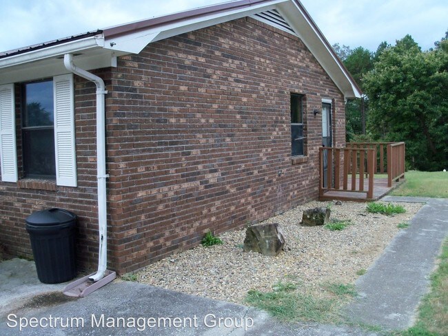 Building Photo - 2160 Kingswood Dr