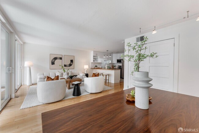 Foto del edificio - 1425 Lakeside Dr