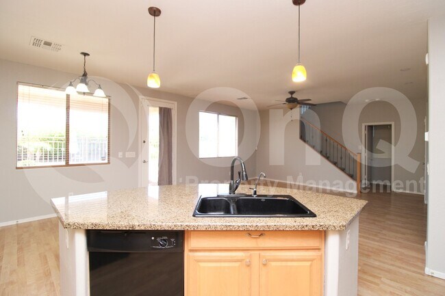 Foto del edificio - 1467 E Chestnut Ln