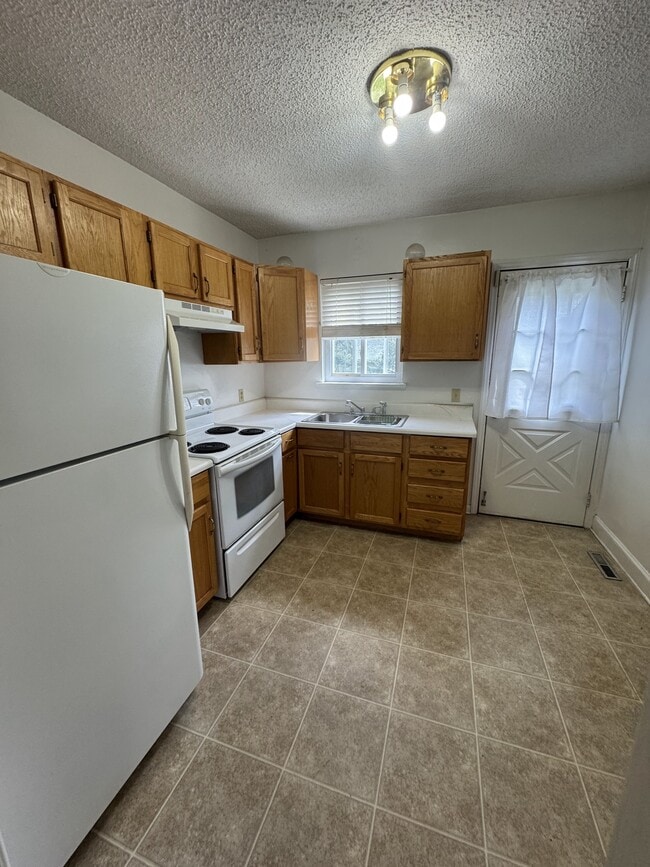 Building Photo - 2407 Cornell Dr NW