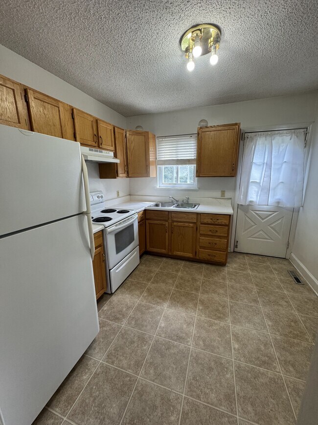 Foto del edificio - 2407 Cornell Dr NW