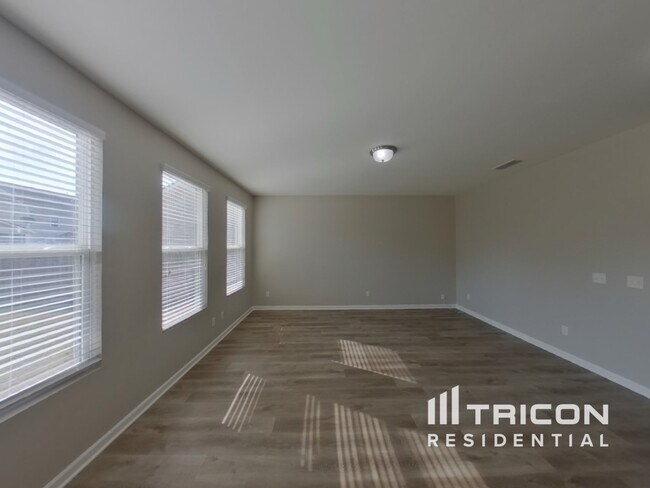 Building Photo - 2513 Miranda Dr