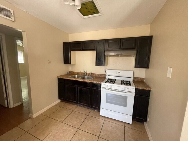 Foto del edificio - Beautiful North Central Home
