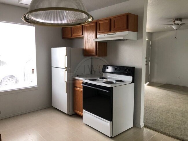 Foto del edificio - 5704 Redstone Dr