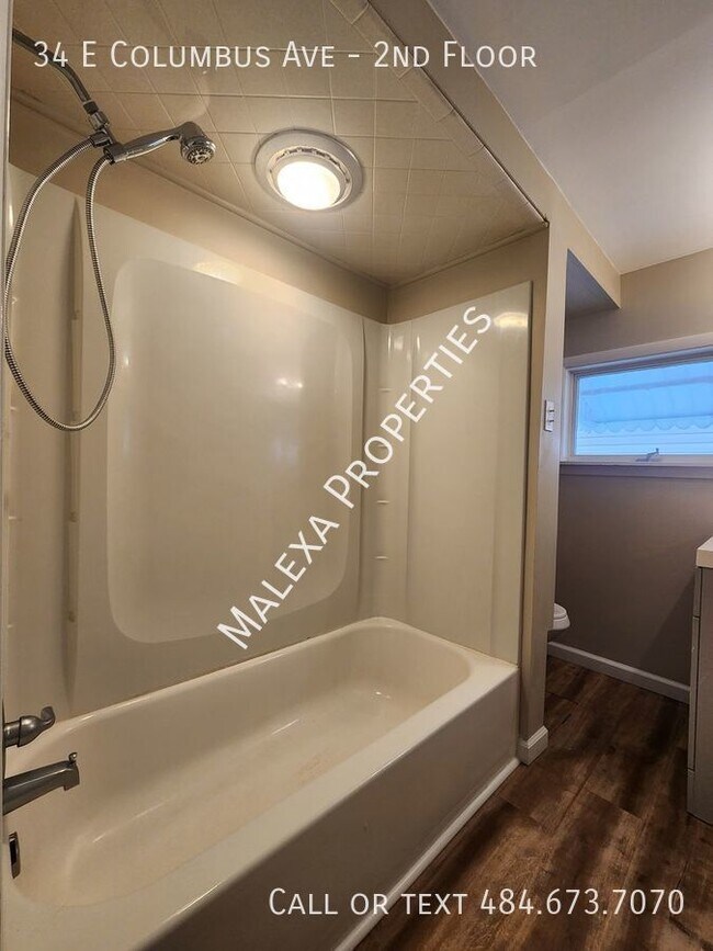 Building Photo - 3 bedroom 1 Bathroom apartment in Nesqueho...
