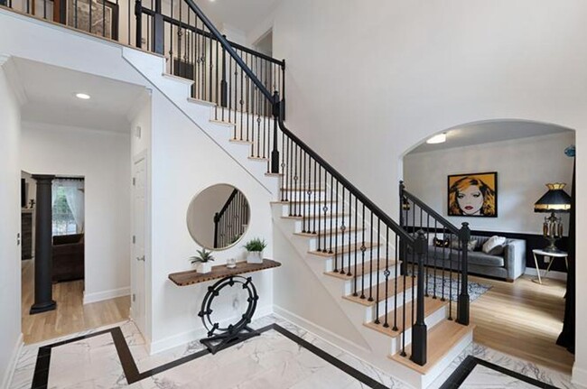 Foto del edificio - Stunning 5BR Executive Style Home in Brent...