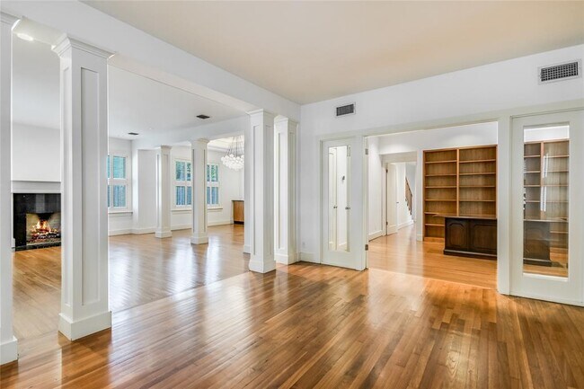 Foto del edificio - 2519 Harris Blvd