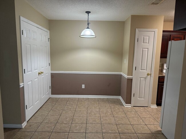 Building Photo - 2510 Barnesdale Wy