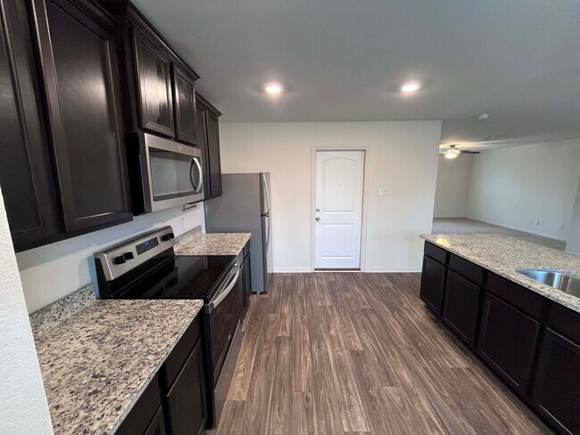 Foto del edificio - Make this your next home!  Near JBSA Lackl...