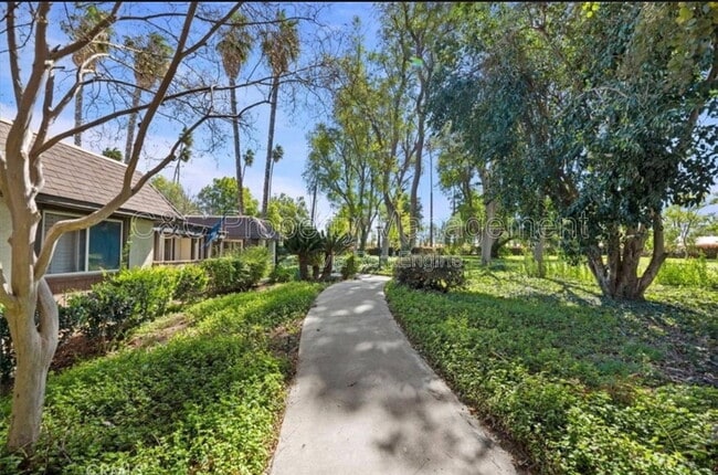 Photo - 2764 Tropicana Dr House