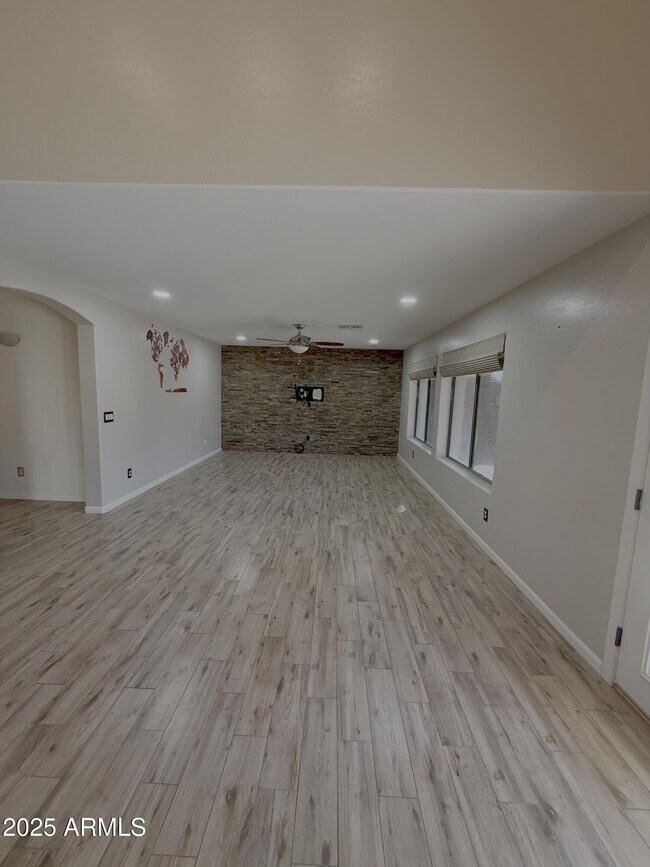 Foto del edificio - 2500 S Sunnyvale Ave