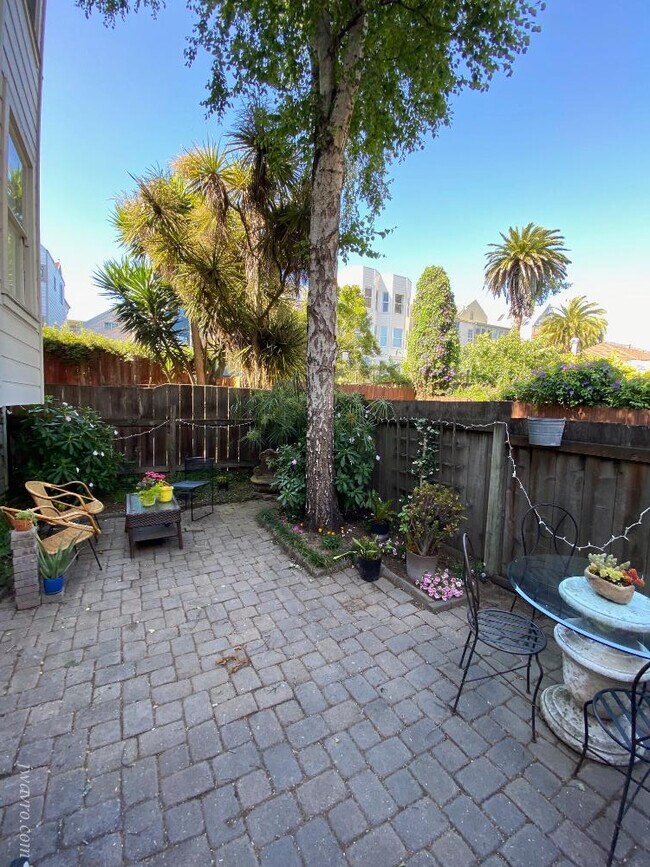 Foto del edificio - 628 Lyon St