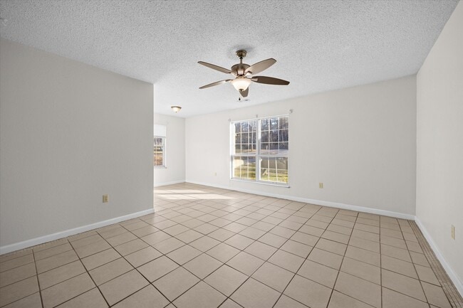 Building Photo - 2105 N Keebler Ave