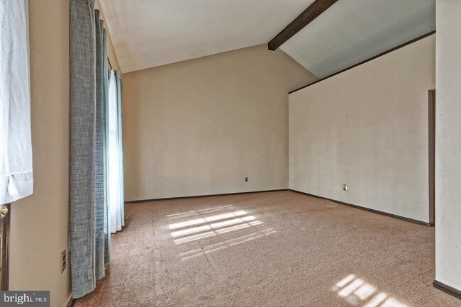Building Photo - 40 Willow Grove Rd