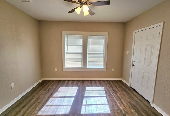 Building Photo - 6903 Palestine St