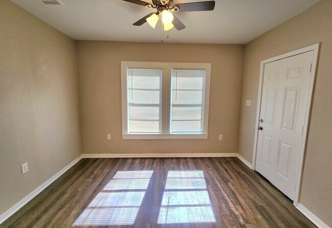 Foto del edificio - 6903 Palestine St