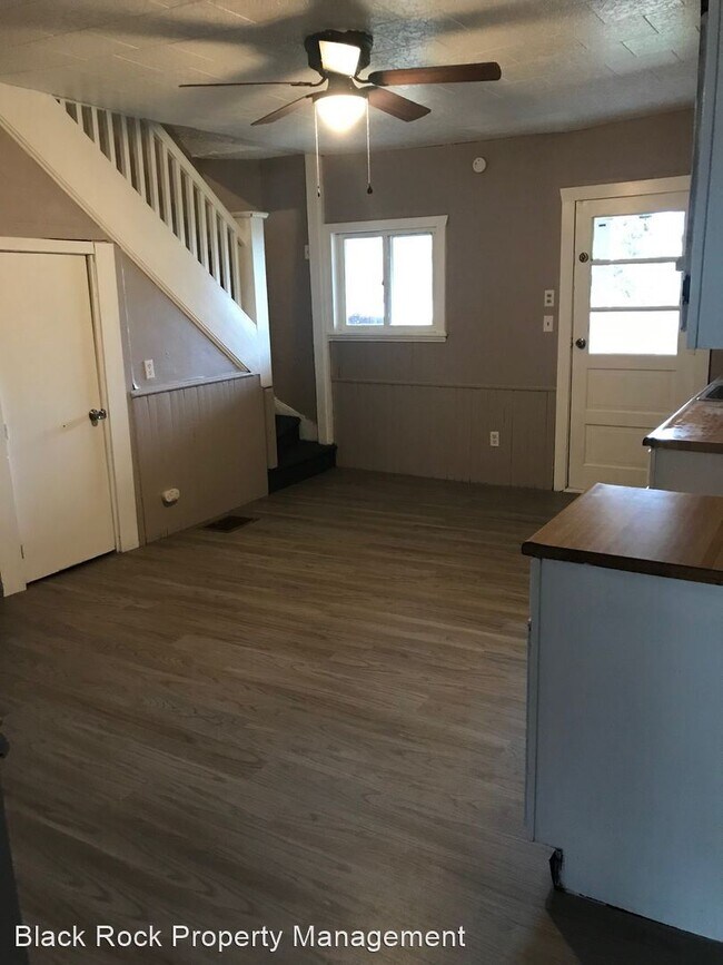 Building Photo - 2 br, 1 bath House - 517 Railroad Street