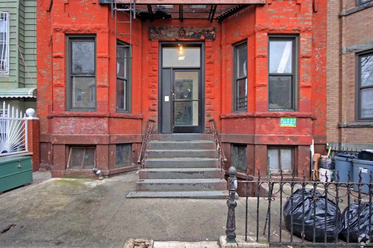 Building Photo - 346 54th St