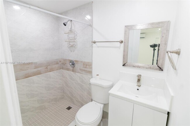 Foto del edificio - 5803 Buchanan St