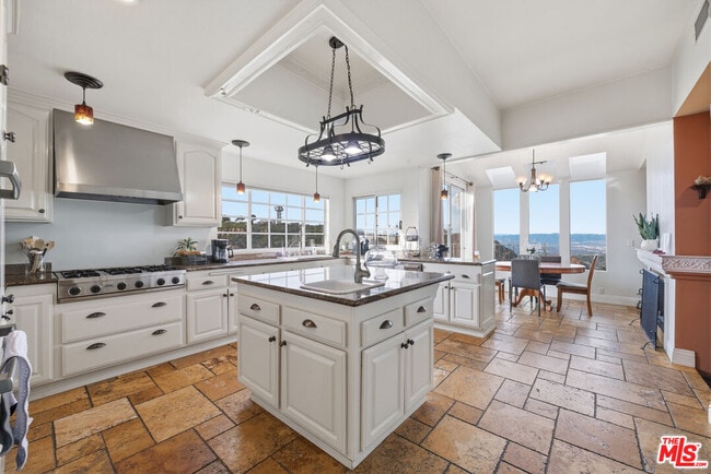 Foto del edificio - 501 Sadie Rd