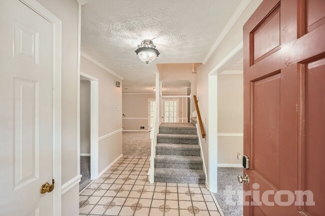 Building Photo - 305 Woodsong Dr