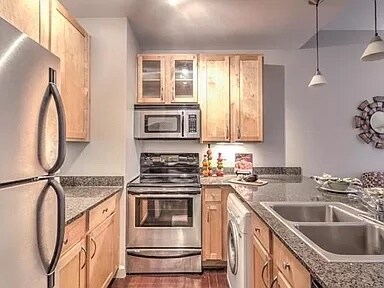 Kitchen - 5330 Pershing Ave