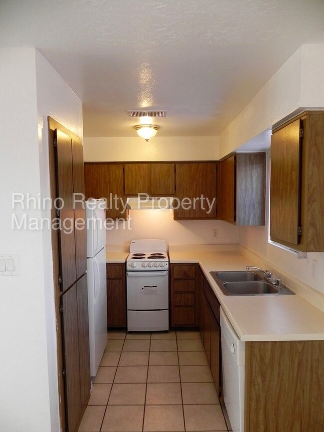 Building Photo - 12621 Lomas Blvd NE