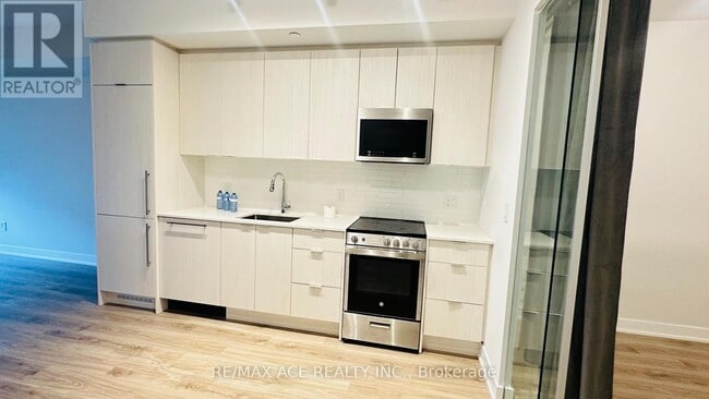 Building Photo - 430 Square One Dr