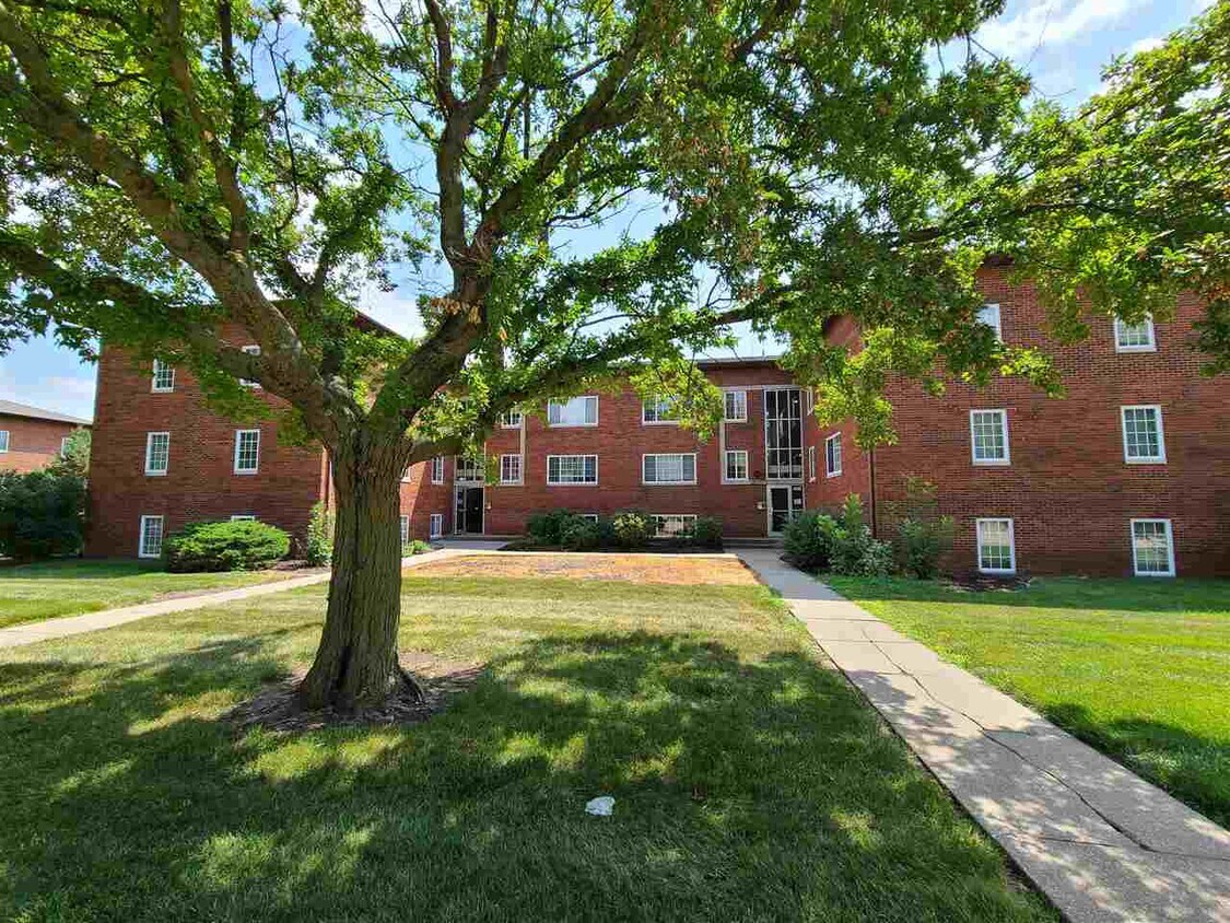 Foto principal - 400 Grandview Ct