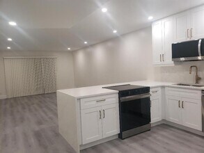 Building Photo - 829 Camino Rd