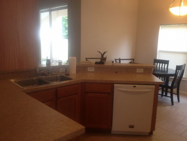Building Photo - 3 BEDROOM 2 BATH HOME IN BRANDON