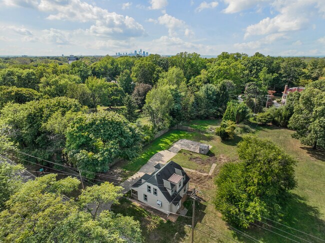 Vista general del lote que forma parte de la propiedad - 50 Garfield Ln