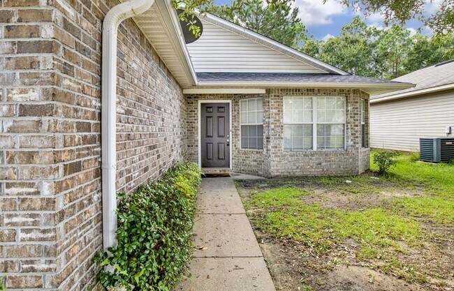 Building Photo - 3 bed 2 bath home off Olive Rd