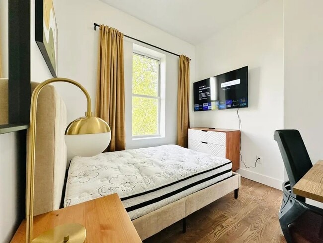 Furnished room/NOT APARTMENT