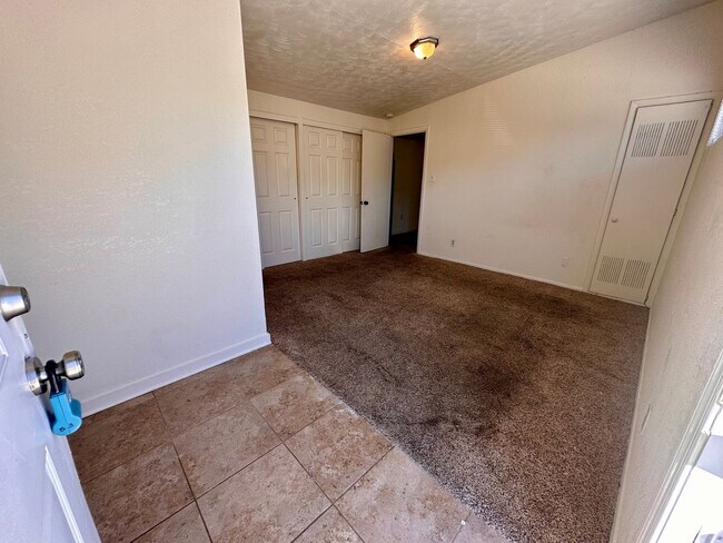 Foto del edificio - 2528 Irwin Rd