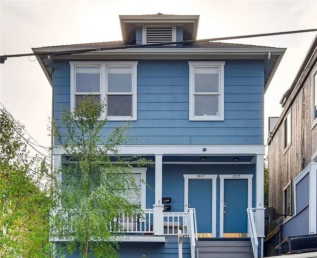 Building Photo - 3 Bed, 1 Bath apartment. Experience the Be...