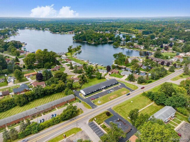 Foto del edificio - 2475 S Commerce Rd