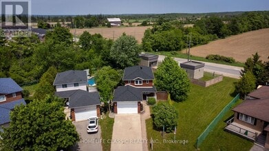 Building Photo - 32 Rosenfeld Dr