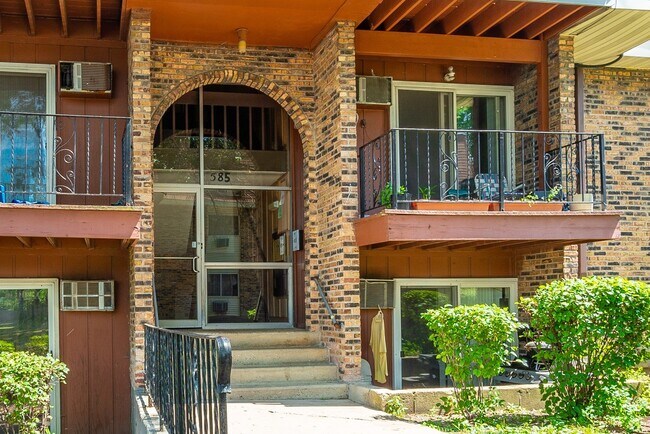 Foto del edificio - 585 Hill Dr